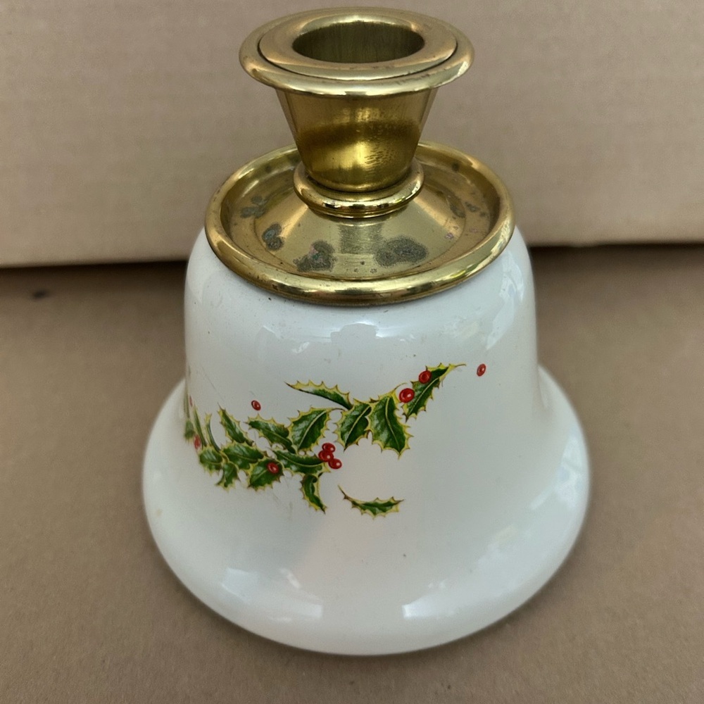 Festive White and Gold Candle Holder - Picture 6 of 7